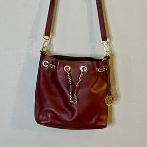 Michael Kors Frankie Pebbled Leather Bucket Shoulder Bag Chain Burgundy Gold